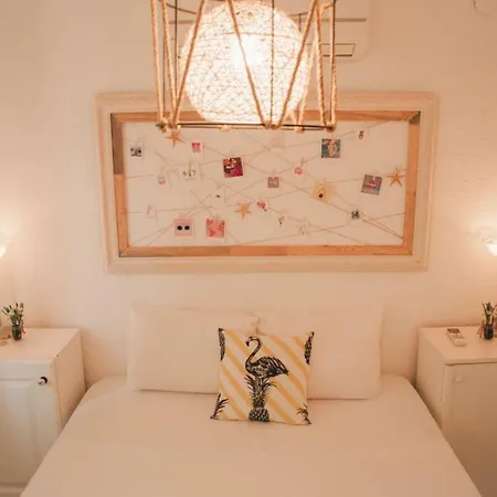 Mell's Bed & Breakfast 2*