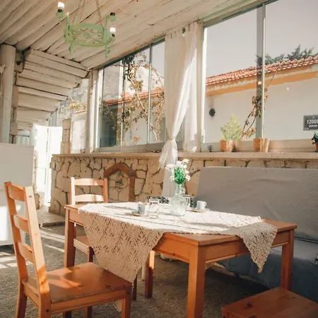 Mell's Bed & Breakfast 2*